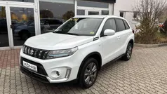 Cool white pearl metallic (wei Gebraucht 2022 Suzuki Vitara SUV | 22.479 € (Fairer Preis)
