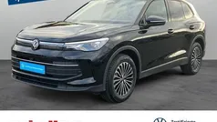Deep black perleffekt Gebraucht 2024 VW Tiguan Goal SUV | 46.980 € (Guter Preis)