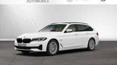 Alpinweiss Gebraucht 2024 BMW 530e Sport Line Kombi | 43.449 € (Fairer Preis)