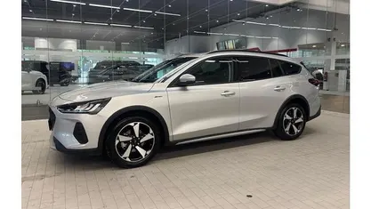 Silber Gebraucht 2024 Ford Focus Active X Kombi | 27.280 € (Fairer Preis)