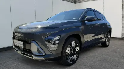 Gebraucht Hyundai Kona Trend 129 PS (94 kW) 2025 Ecotronic gray SUV