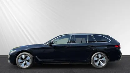 Schwarz Gebraucht 2023 BMW 520 Sport Line Kombi | 33.888 € (Guter Preis)