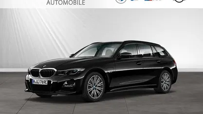 Black sapphire metallic Gebraucht 2022 BMW 330e M Sport Kombi | 34.775 € (Guter Preis)