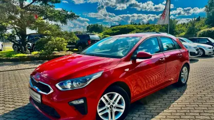 Gebraucht Kia Ceed 120 PS (88 kW) 2020 Rot (metallic) Kleinwagen