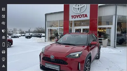 Karminrot Gebraucht 2023 Toyota Yaris Cross Team SUV | 23.650 € (Fairer Preis)