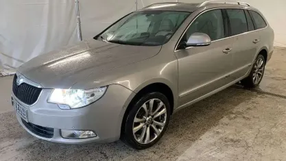 Używany Skoda Superb 170 KM (125 kW) 2011 Beżowy Kombi