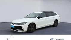 Oryxweiß perlmutteffekt Gebraucht 2024 VW Passat R-line Kombi | 43.140 € (Fairer Preis)