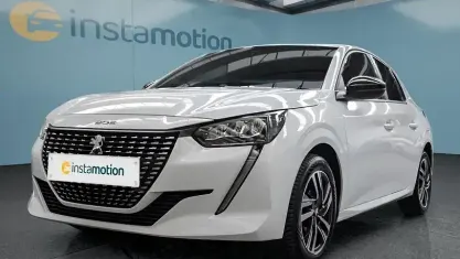 Używany Peugeot 208 101 KM (74 kW) 2023 Biały Hatchback