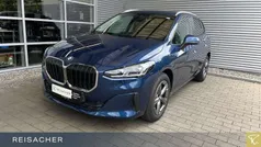 Phytonicblau Gebraucht 2023 BMW 218 Van / Kleinbus | 29.949 € (Fairer Preis)