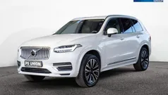 Weiss / crystal weiss (metallic) Gebraucht 2022 Volvo XC90 Core SUV | 42.890 € (Superpreis)