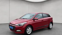 Rot Gebraucht 2017 Hyundai i20 Passion Limousine | 9.880 € (Etwas zu teuer)