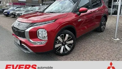 Nowe Mitsubishi Outlander P-HEV Intro Edition 136 KM (100 kW) 2025 Czerwony Sedan/Limuzyna
