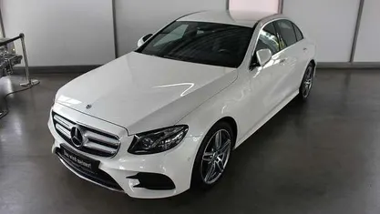 Gebraucht 2019 Mercedes E200 AMG Limousine | 34.890 €