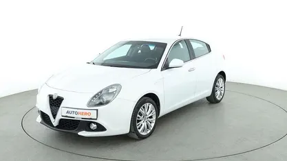 Weiß Gebraucht 2016 Alfa Romeo Giulietta Super Kleinwagen | 10.630 € (Guter Preis)