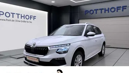 Weiss Gebraucht 2024 Skoda Kamiq Selection SUV | 21.977 € (Guter Preis)