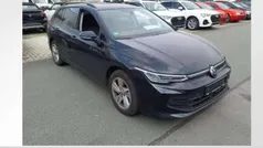 Grenadillschwarz metallic Gebraucht 2024 VW Golf VIII Life Kombi | 28.440 € (Fairer Preis)