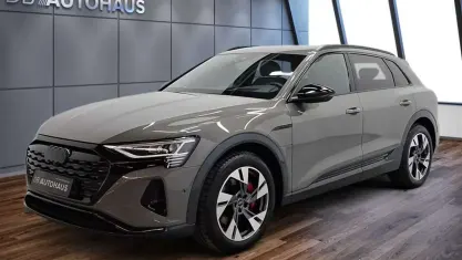 Usado Audi Q8 e-tron Advanced Plus 300 kW (408 HP) 2024 Cinzento SUV