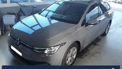 Second-hand VW Golf VIII Life 110 CP (80 kW) 2023 Gri Break