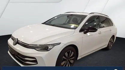 Gebraucht VW Golf VIII Goal 150 PS (110 kW) 2025 Oryxweiß perlmutteffekt Kombi