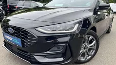 Agateblack (schwarz) Gebraucht 2023 Ford Focus ST-Line Limousine | 21.600 € (Fairer Preis)