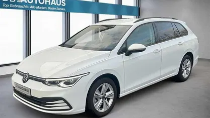 Weiß Gebraucht 2023 VW Golf VIII Life Kombi | 22.920 € (Fairer Preis)