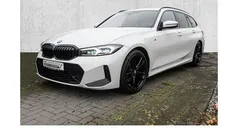 Weiß Gebraucht 2023 BMW 320 M Sport Kombi | 28.890 € (Fairer Preis)