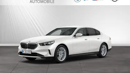 Gebraucht BMW 540 Sport Line 303 PS (222 kW) 2025 Mineralweiß metallic Limousine