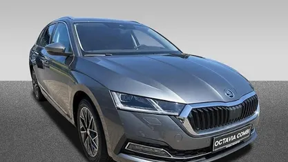 Grau Gebraucht 2024 Skoda Octavia Style Kombi | 32.364 € (Fairer Preis)