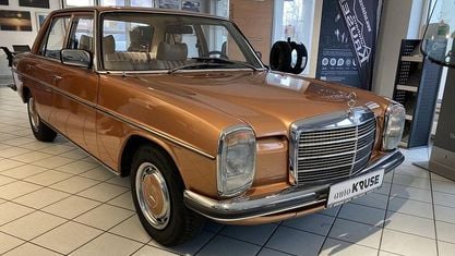 Używany Mercedes 200/8 95 KM (69 kW) 1974 Złoty Sedan/Limuzyna