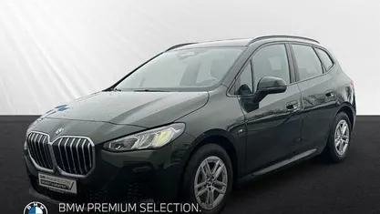 Sanremo green metallic (gruen) Gebraucht 2025 BMW 218 Active Tourer M Sport Van / Kleinbus | 31.880 € (Fairer Preis)