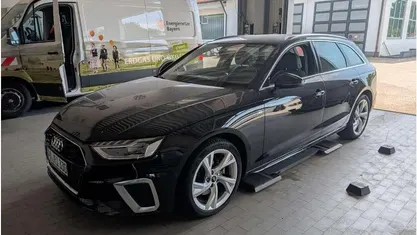 Mythosschwarz Gebraucht 2025 Audi A4 S-Line Kombi | 34.790 € (Fairer Preis)