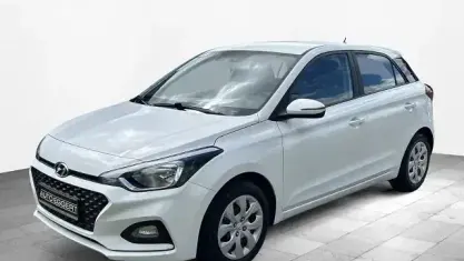 Gebraucht Hyundai i20 Select 75 PS (55 kW) 2019 Polar white Kleinwagen
