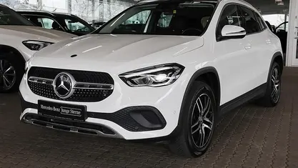 Gebraucht Mercedes GLA180 Progressive 136 PS (100 kW) 2021 Unilack polarweiß SUV
