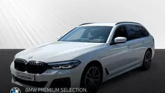 Weiss Gebraucht 2022 BMW 520 M Sport Kombi | 33.988 € (Fairer Preis)