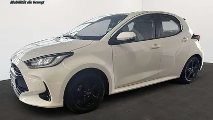 Gebraucht Toyota Yaris Hybrid Team 116 PS (85 kW) 2022 Weiß Kleinwagen