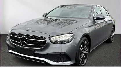 Grau Gebraucht 2022 Mercedes E400 Avantgarde Limousine | 49.880 € (Fairer Preis)
