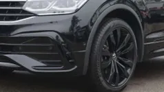 Deep black perleffekt Gebraucht 2024 VW Tiguan R-line SUV | 53.993 € (Fairer Preis)