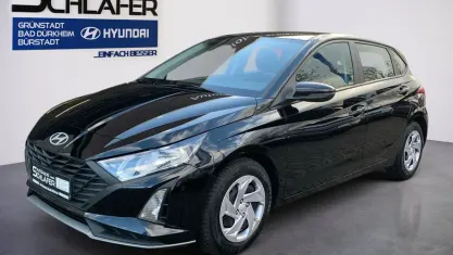 Gebraucht Hyundai i20 Select 79 PS (58 kW) 2024 Phantom black / met Kleinwagen