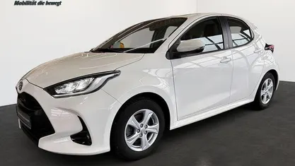 Gebraucht Toyota Yaris Hybrid Basis 116 PS (85 kW) 2022 Weiß Kleinwagen