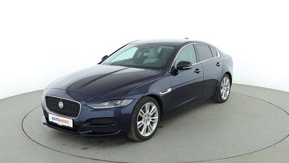 Begagnad Jaguar XE 250 HK (183 kW) 2021 Blå Sedan