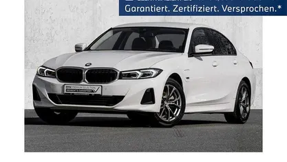 Gebraucht BMW 330e Sport Line 292 PS (214 kW) 2022 Weiß Limousine