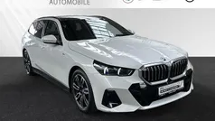 Mineralweiss metallic Gebraucht 2024 BMW 520 M Sport Kombi | 49.990 € (Fairer Preis)