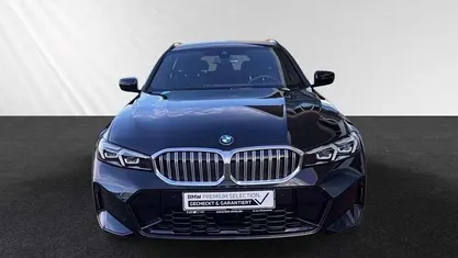 Gebraucht BMW 330 M Sport 245 PS (180 kW) 2024 Saphirschwarz metallic Kombi