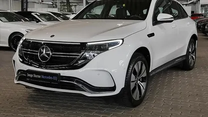 Gebraucht Mercedes EQC400 AMG line 300 kW (408 PS) 2022 Unilack polarweiß SUV