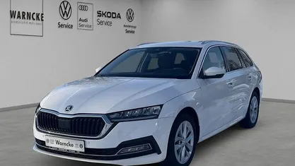 Weiss Gebraucht 2023 Skoda Octavia Style Kombi | 24.470 € (Fairer Preis)