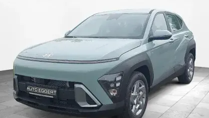 Neu Hyundai Kona Select 150 PS (110 kW) 2026 Gruen SUV