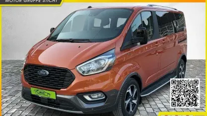 Używany Ford Tourneo 170 KM (125 kW) 2023 Pomarańczowy Minivan