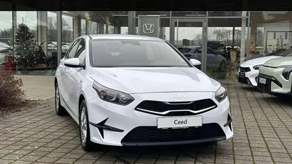 Carraraweiss Gebraucht 2024 Kia Ceed Vision Kleinwagen | 21.990 € (Fairer Preis)