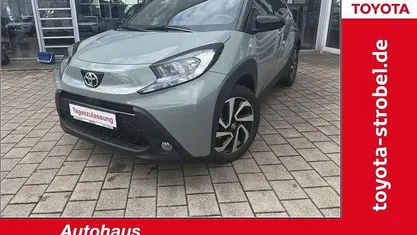 Urban khaki, dach mysticschwar Neu 2025 Toyota Aygo X SUV | 18.780 € (Fairer Preis)