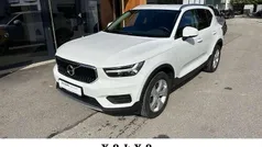 Weiss Gebraucht 2021 Volvo XC40 Momentum SUV | 24.790 € (Fairer Preis)